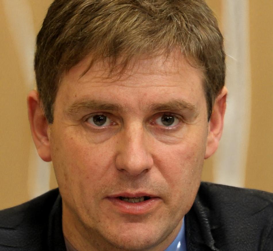 Portrait de Mathieu Blanchard, analyste financier senior